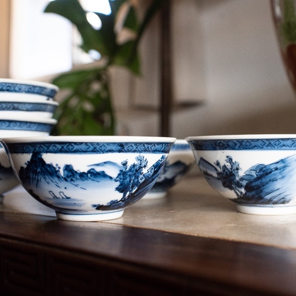 Chinese Bowls / Cups 7 Blue and White Hand painted landscape Chinoiserie Vintage - Picture 3 of 16
